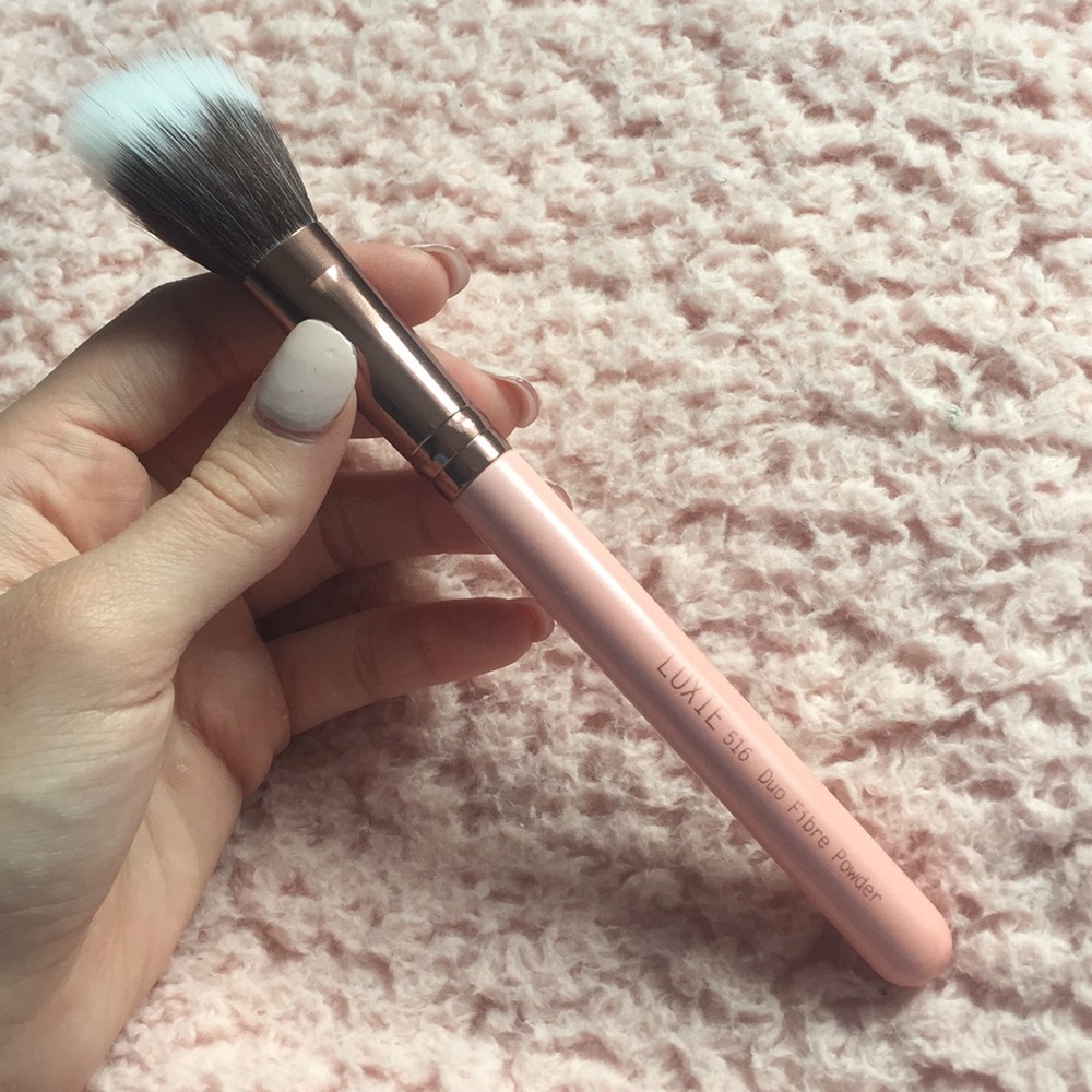 Luxie 516 Duo Fibre Powder Brush!